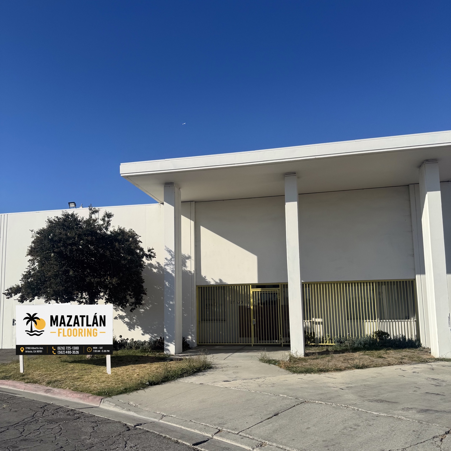 MAZATLÁN FLOORING warehouse in Artesia